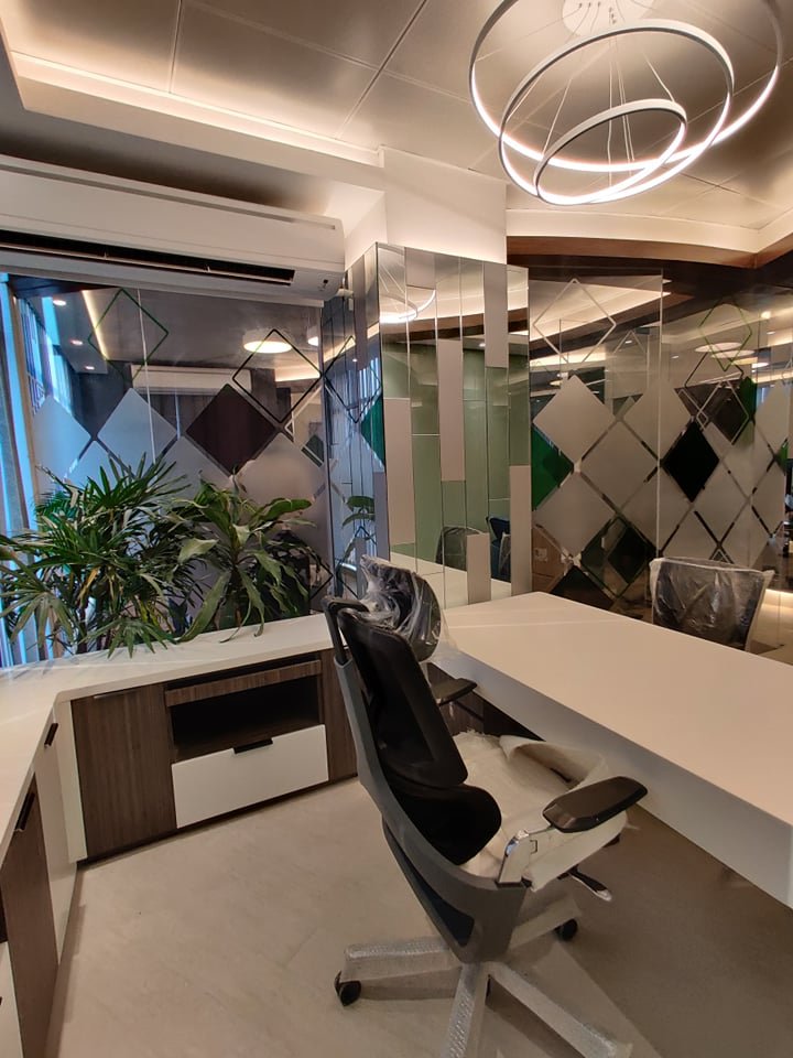 Compact Luxury Office - Interior Detail View 5