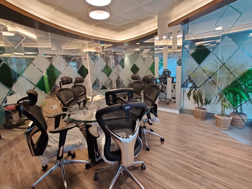 Compact Luxury Office - Interior Detail View 6