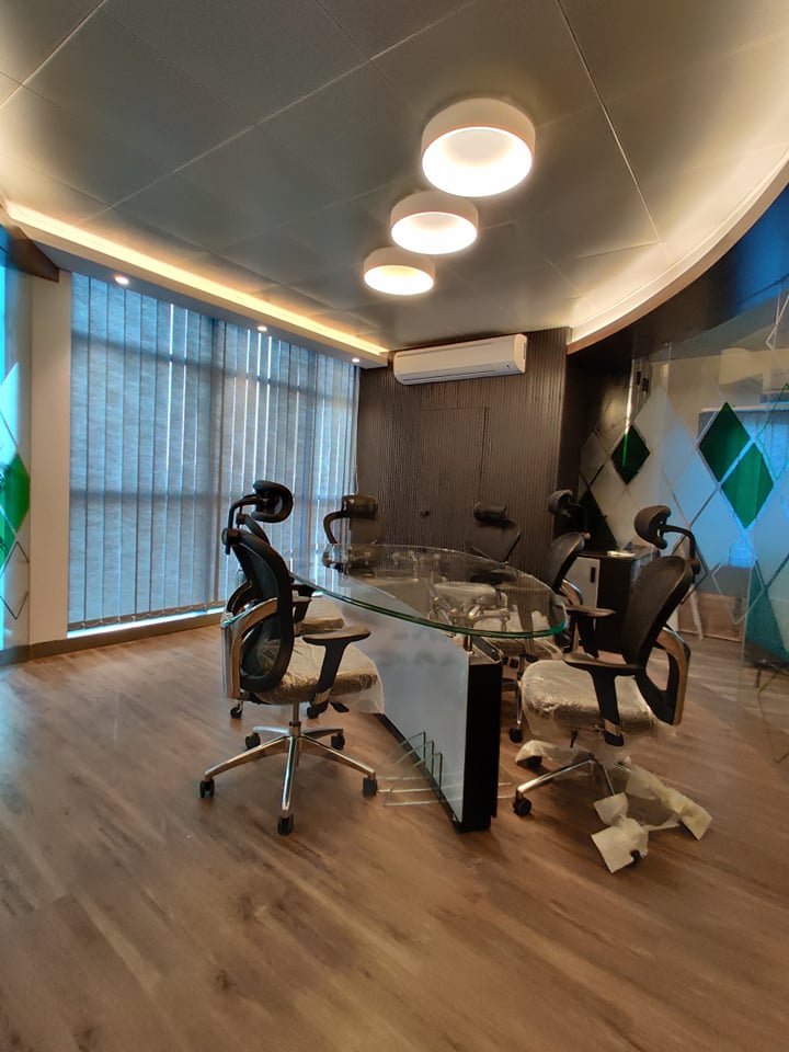 Compact Luxury Office - Interior Detail View 7